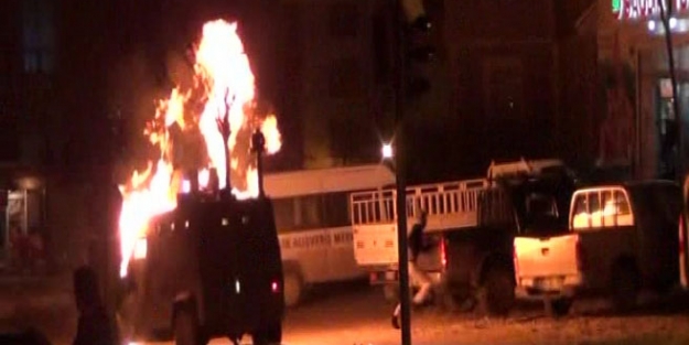 Cizre ölümlerini molotof atarak protesto ettiler