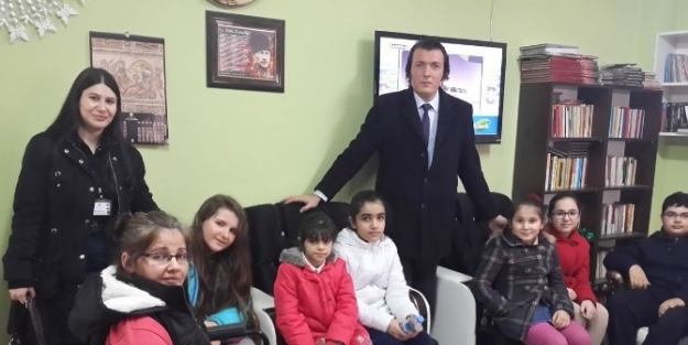 Minik Öğrencilerden Örnek Davranış