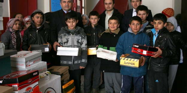 Öğrencilerin ayakları üşümeyecek...