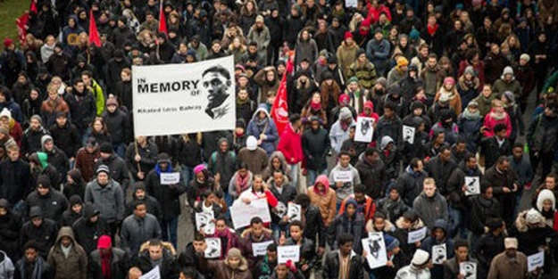 Almanya'da mültecilere destek