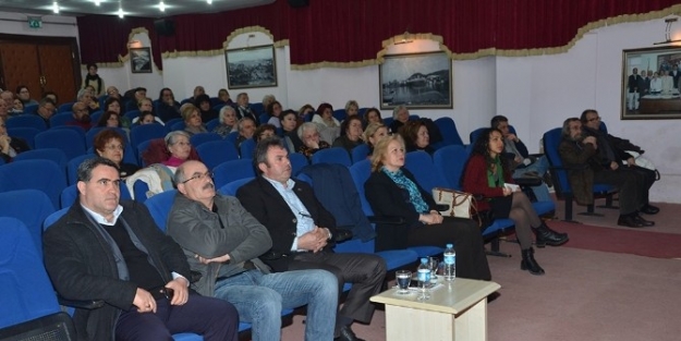 Nazım Hikmet Foça’da Anıldı