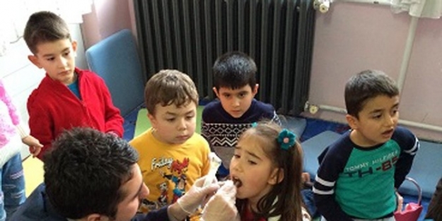 Yozgat’ta Çocuklara Flor Vernik Uygulaması Yapıldı