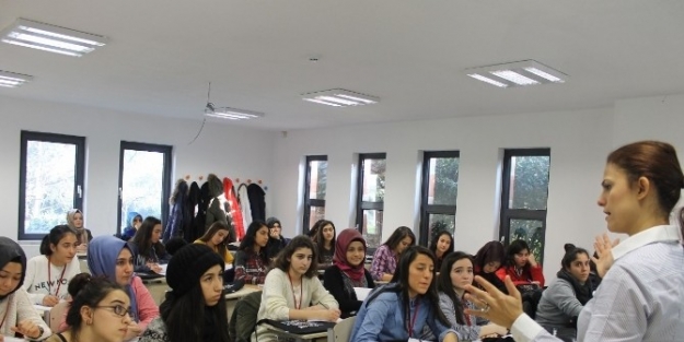 41 Genç 41 Gelecek’te Ders Zili Çaldi