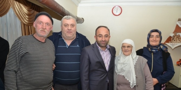 Başkan Üzülmez Umreden Dönen Kartepelileri Evlerinde Ziyaret Etti