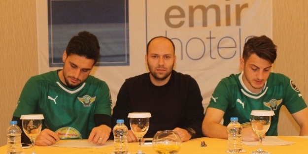 Orhan Taşdelen Ve Pekin Köşnek Akhisar’a İmzayi Attı