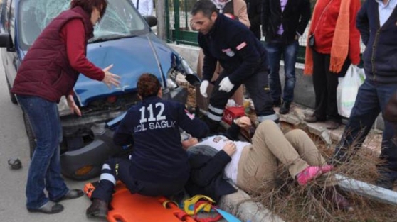 Kaldırımda yürürken bebeğini kaybetti