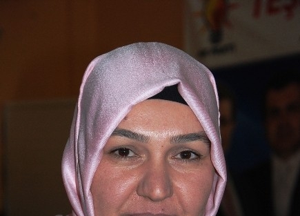 Ak Parti Karaisalı Kadın Kolları Başkanı Saniye Usta Güven Tazeledi