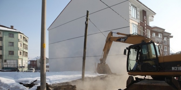 Bolu’da Ruhsatsız Yapılar Yıkılıyor