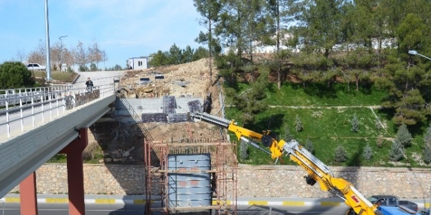 Kampus Ve Rektörlük Arasına Köprü