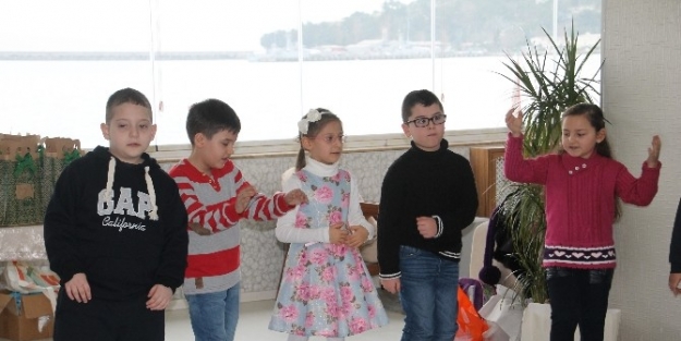 Yarı Yıl Tatili Öncesi Annelerine Sürpriz Hazırladılar