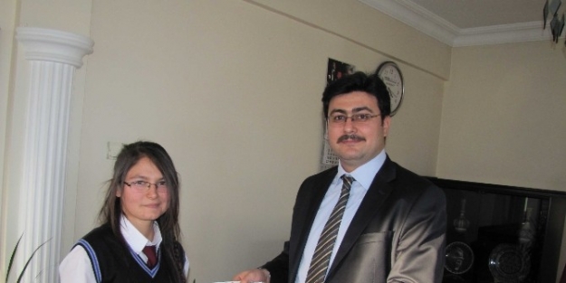 Kaymakam Savran’dan Başarılı Öğrenciye Ödül