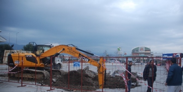 İkiye Bölünen Terminalde Şimdi De Hafriyat Kazısı Yapılıyor