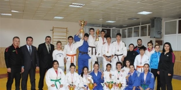 Karaman’da Yapılan Okullar Judo Müsabakaları Sona Erdi