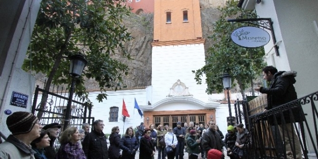 İzmir’de Gencinden Yaşlısına Kültür Turu