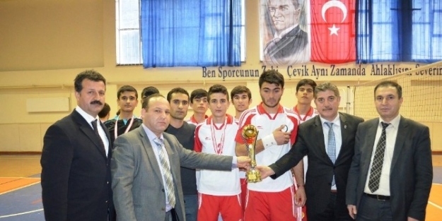 Genç Kızlar Ve Erkekler Voleybol Şampiyonu Spor Lisesi