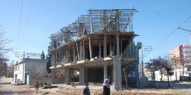 Güvenlik Önlemi Olmayan İnşaat Tehlike Saçıyor