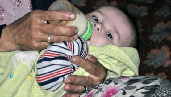 Artık bebeğine çay yerine süt içirebilecek