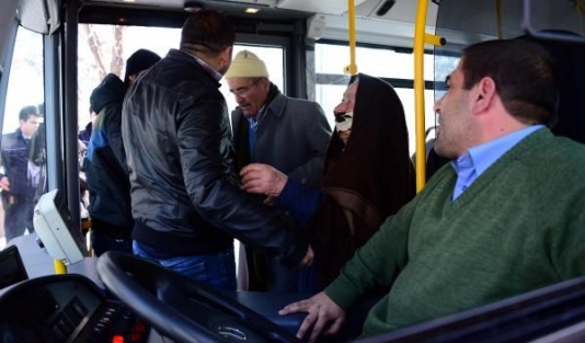 Otobüsteki ücretsiz kart kavgası karakolda bitti!