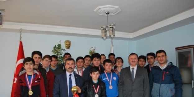 Şampiyon Güreşçilerden Başkan Erdoğan’a Ziyaret