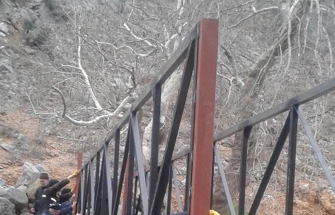 Aladağ’da Derelere Yaya Köprüsü Yapılıyor