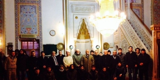 Uygur Türkleri İçin Sabah Namazında Buluştular