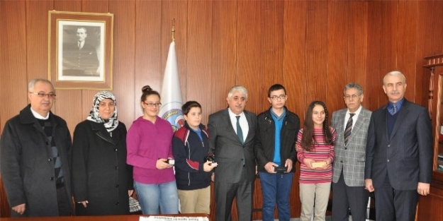 Sorgun Belediye Başkanı Şimşek, Başarılı Öğrencileri Ödüllendirdi