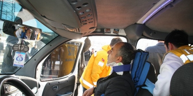 Yozgat’ta Taksi Kaza Yaptı Müşteri Yaralandı