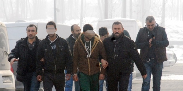 Oto Fareleri Yakalandı