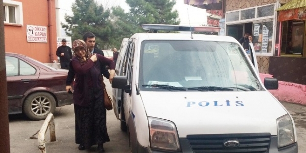 Tartıştığı Akrabasını Bıçakla Yaraladı