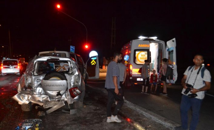 Kontrolden çıkan TIR kırmızı ışıkta bekleyen 8 aracı biçti!