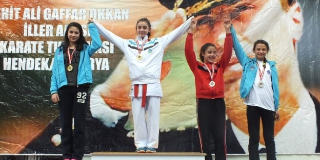 Kağıtsporlu Karateciler, Gaffar Okan Karate Turnuvasına Katıldı