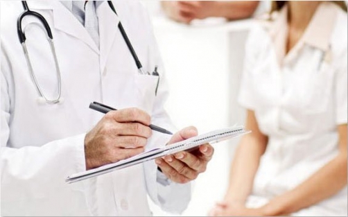 Parmağını beğenmeyip hastaneyi birbirine kattı