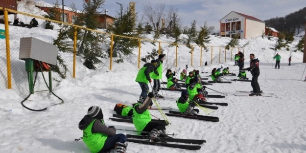Kartepe Belediyesi’nden Kayak Eğitimi