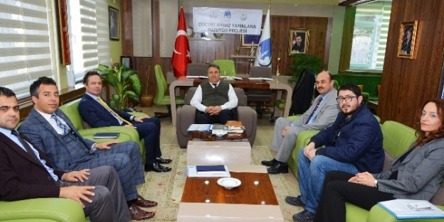 Manisa’da ‘çocuklarımız Yarınlara Yüzüyor’ Projesi