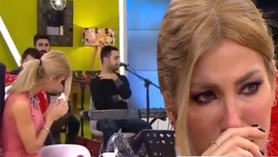 Çağla Şikel programı terk etti!