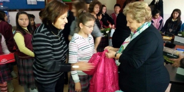 Vakıftan 45 Öğrenciye Ayakkabı Ve Kaban