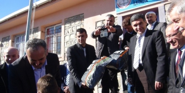 Kızıltepe’deki Öğrencilere Giyim Yardımı