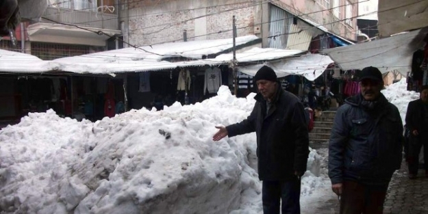 Belediyeye ’kar Çöplüğü’ Tepkisi