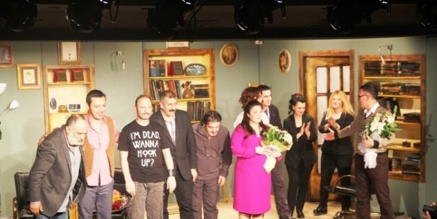 Baş Belası Oyunu Prömiyerini Yaptı