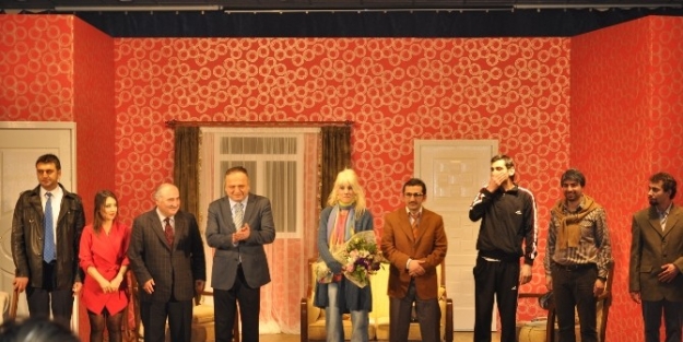 Düzce Şehir Tiyatrolarından Muhteşem Açılış