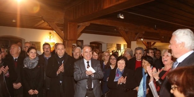 Başkan Bakıcı Sergide Seramik Yaptı