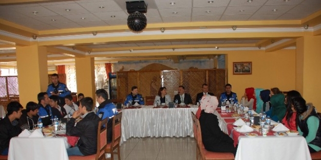 Emniyetten, 30 Öğrenciye Hediye