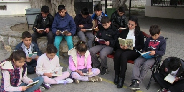 Bodrum’da Öğrencilerden Okuma Etkinliği