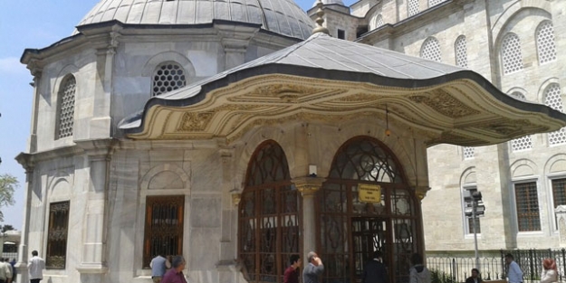 Fatih Sultan Mehmet Türbesi'nin elektrikleri kesildi