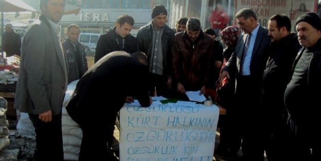 Tuzluca’da “öcalan’a Özgürlük” Standı Kuruldu