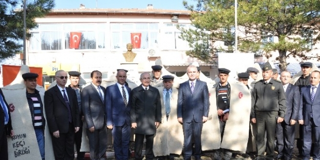 Sürü Sahipleri Kepenek Giydi