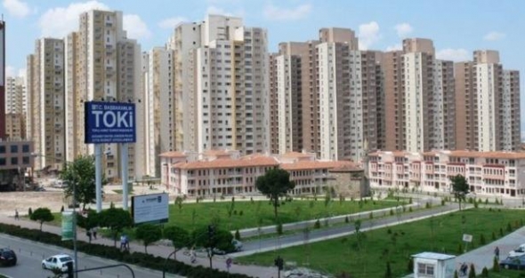 Yaşlı kadın TOKİ'nin yaptığı mutfak dolabının altında kaldı