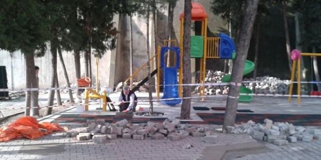 Hastane Bahçesine Çocuk Parkı