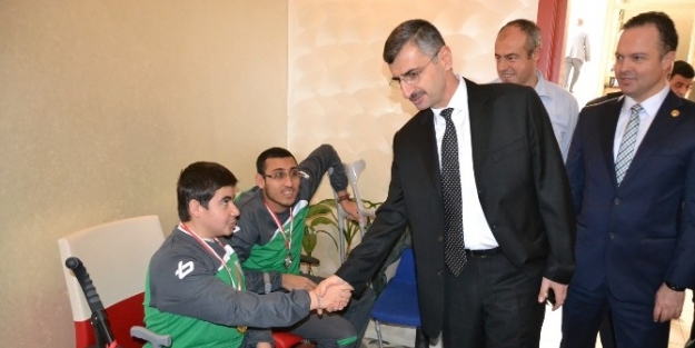 Engelli Sporculardan Vali Bektaş’a Ziyaret
