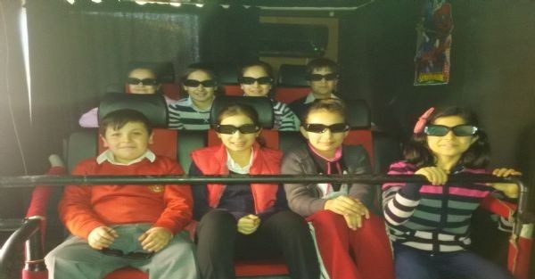 Saltukova Gazi Ortaokulu Öğrencileri 12 Boyutlu Sinema Keyfini Yaşadılar